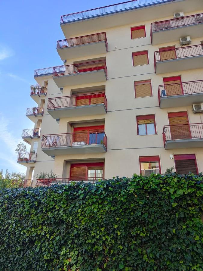 Wagner House Apartment Ачиреале Екстериор снимка